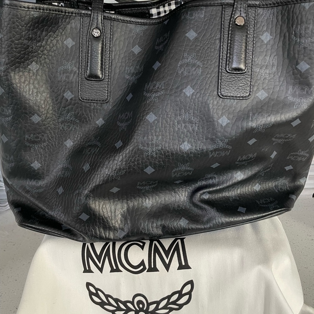 Black Designer Tote, Clutch, and Sandals Set - Picture 5 of 7